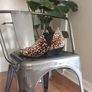 Cheetah print pointed boots